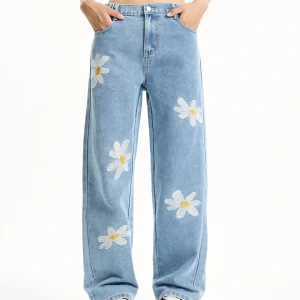 Women's Daisy Embroidery Light Blue Washed Jeans